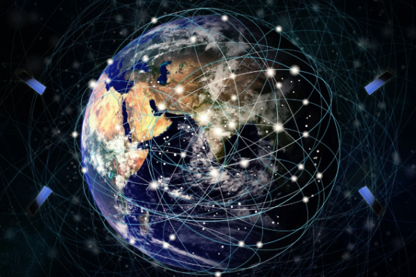 Satelliti nello spazio: tra progresso tecnologico e nuove sfide per l’ambiente e l’astronomia